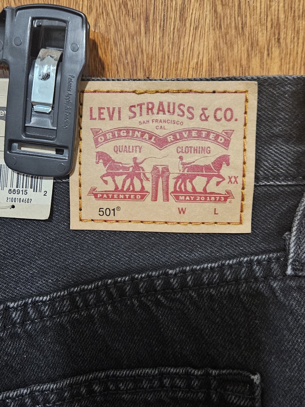 Levi's 501 Original High Rise Denim Shorts/women's/Black Distressed - Size 31 - Picture 7 of 14